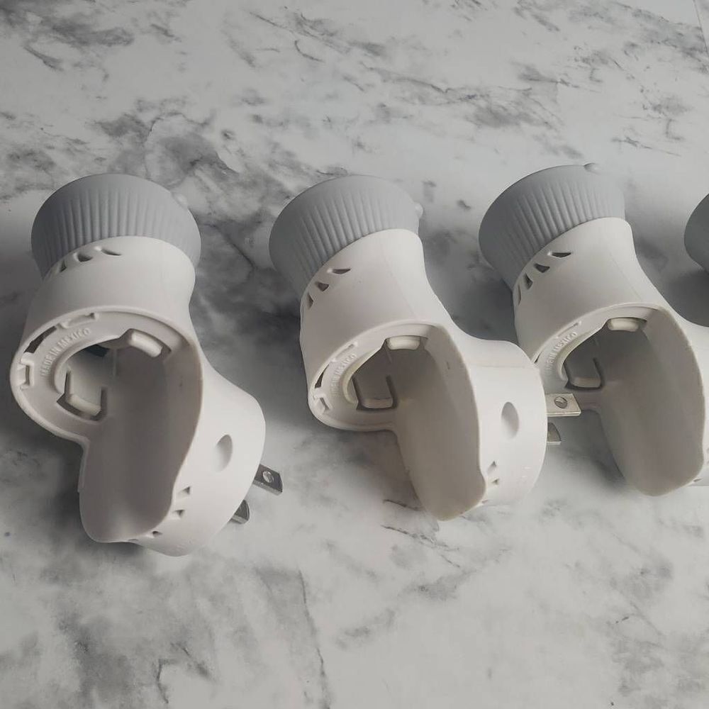 5 Preowned Airwick Plug Diffusers - Picture 3 of 12